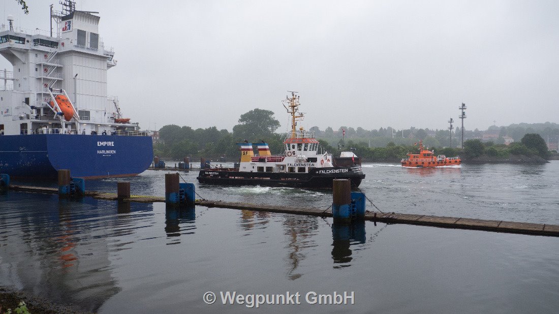 Der Schlepper bremst